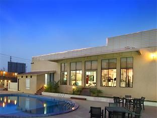 O2 Wellness Club Hotel Poona Buitenkant foto